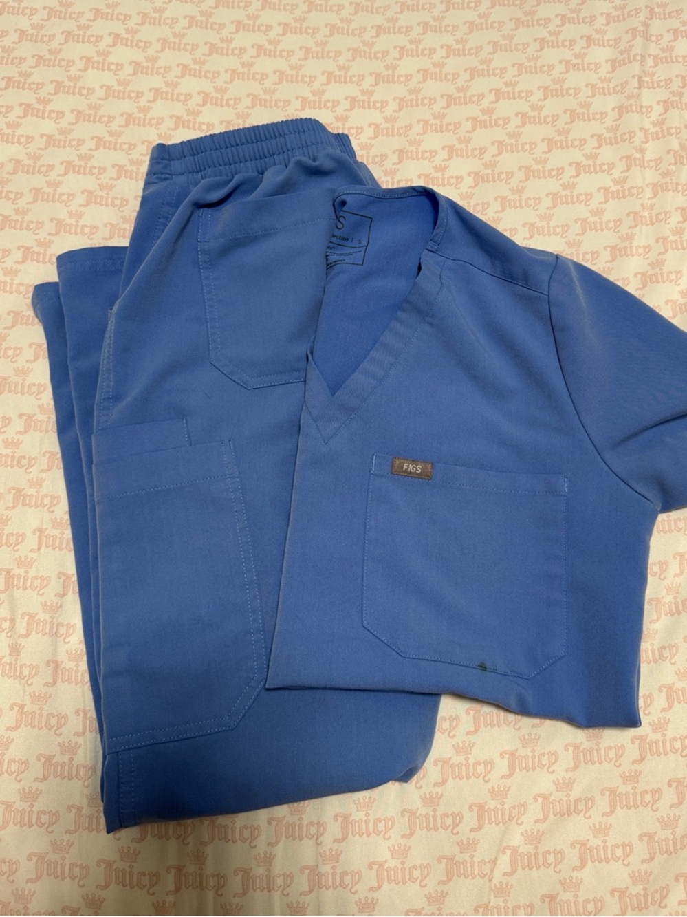 FIGS women’s Scrub Set